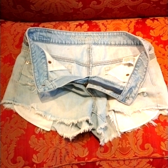AMERICAN EAGLE-High Rise Distressed Cut Off Exposed Pockets Festival Shorts sz 4 - Picture 3 of 5